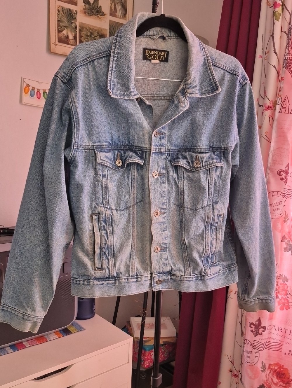 Large/XL Vintage Legendary Gold Light Wash Denim Jacket - Light Blue 4 pockets